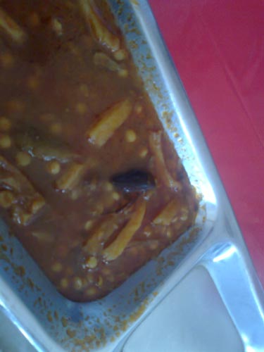 سوسک پخته شده در غذای دانشگاه!! (+عکس)