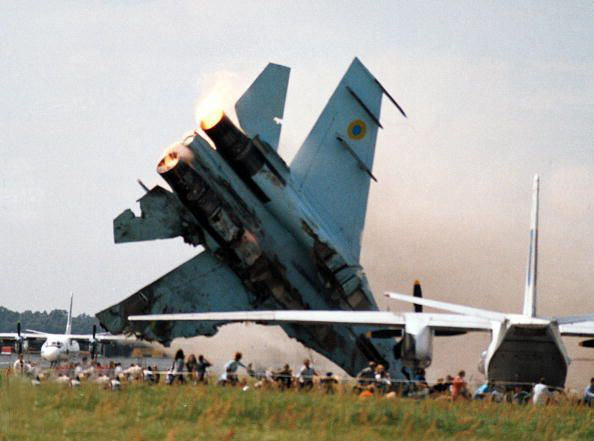 مرگ 85 تماشاگر بر اثر سقوط هواپیما در اکراین  gJul 27/2002